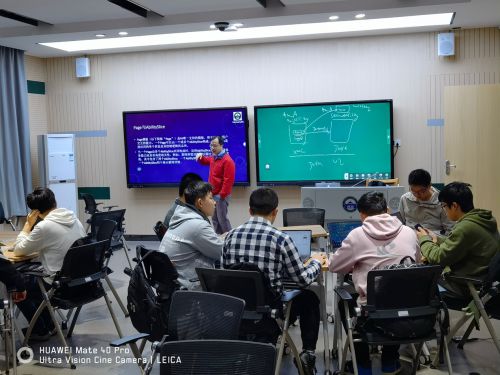 武漢大學鴻蒙課程引爆學生熱情，近400人選修并拓展社會經濟咨詢服務